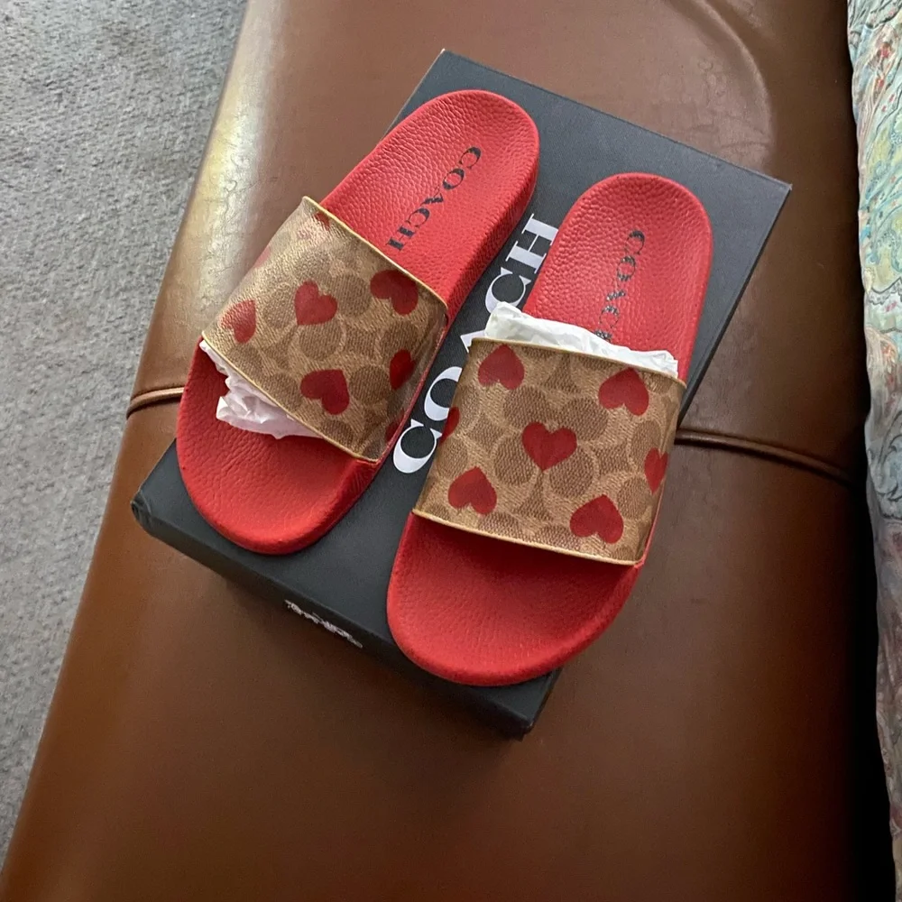Coach Udele Valentine's Slides ❤️❤️